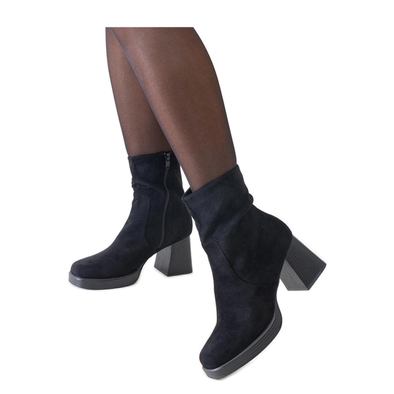 Czarne botki na słupku z kwadratowym noskiem eko-zamsz