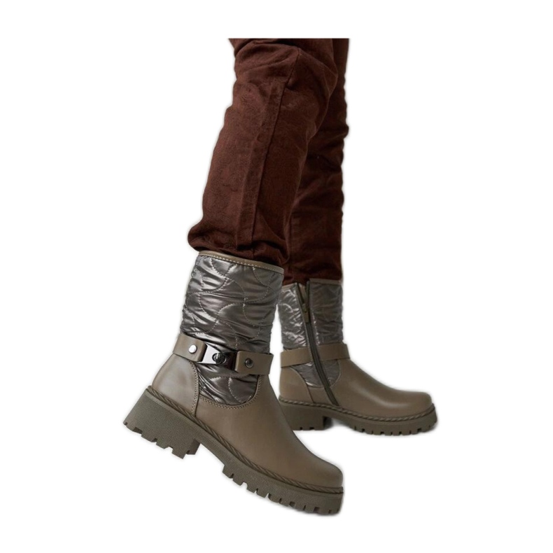 Zielone ocieplane botki z ozdobnym paskiem