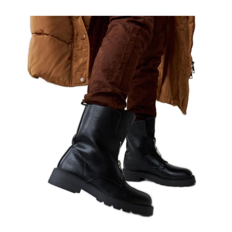 Czarne ocieplane botki z suwakiem