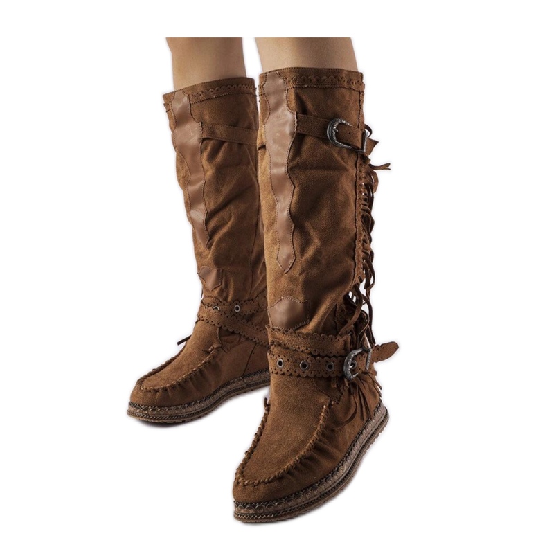 Brązowe kozaki na krytym koturnie