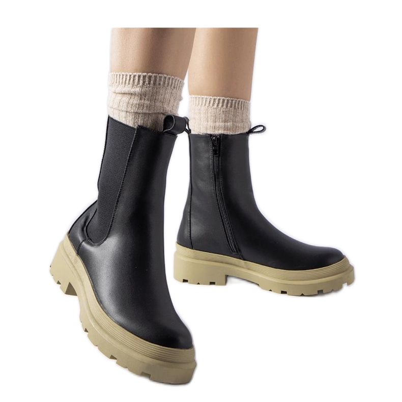 Czarne botki na oliwkowej podeszwie