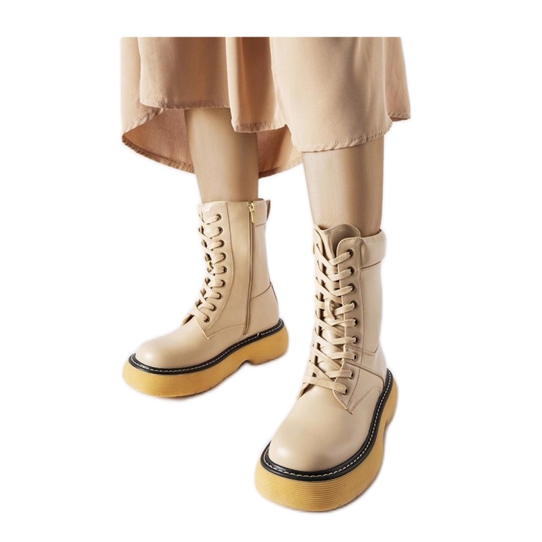 Beżowe ocieplane workery na platformie beżowy