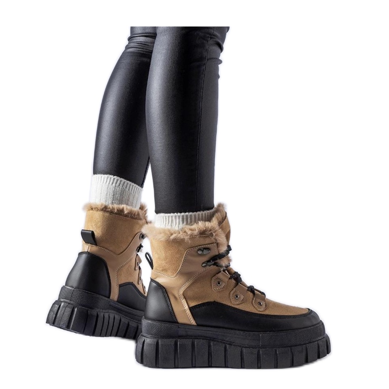 Beżowe botki na masywnej podeszwie beżowy