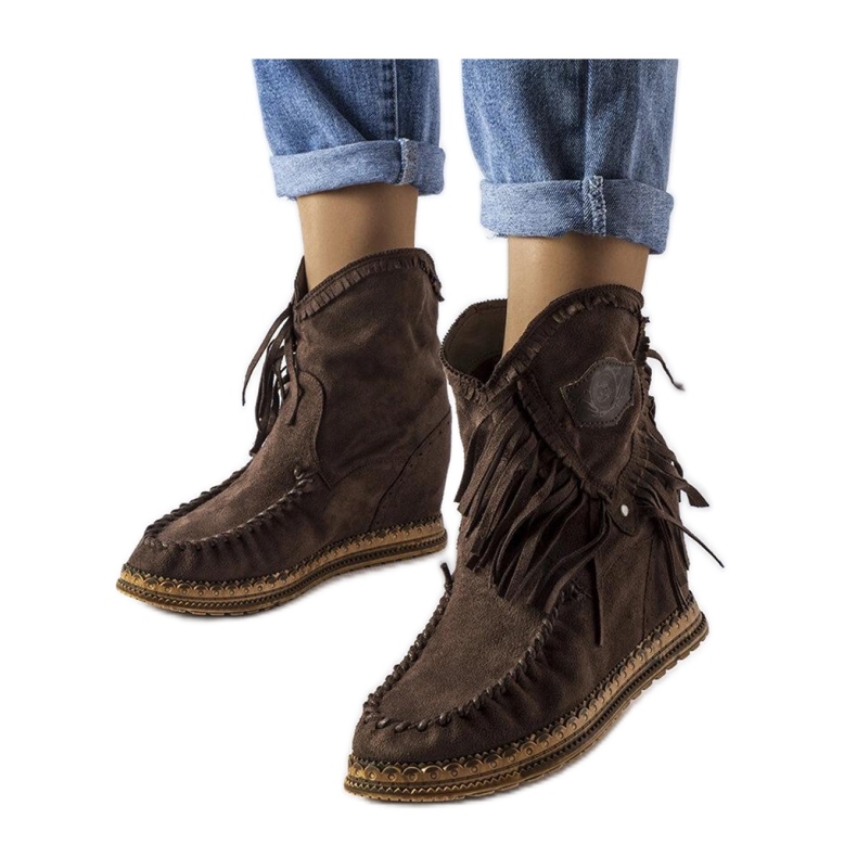 Brązowe botki na koturnie