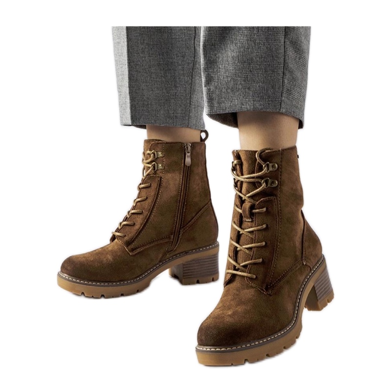 Brązowe wiązane botki na klocku