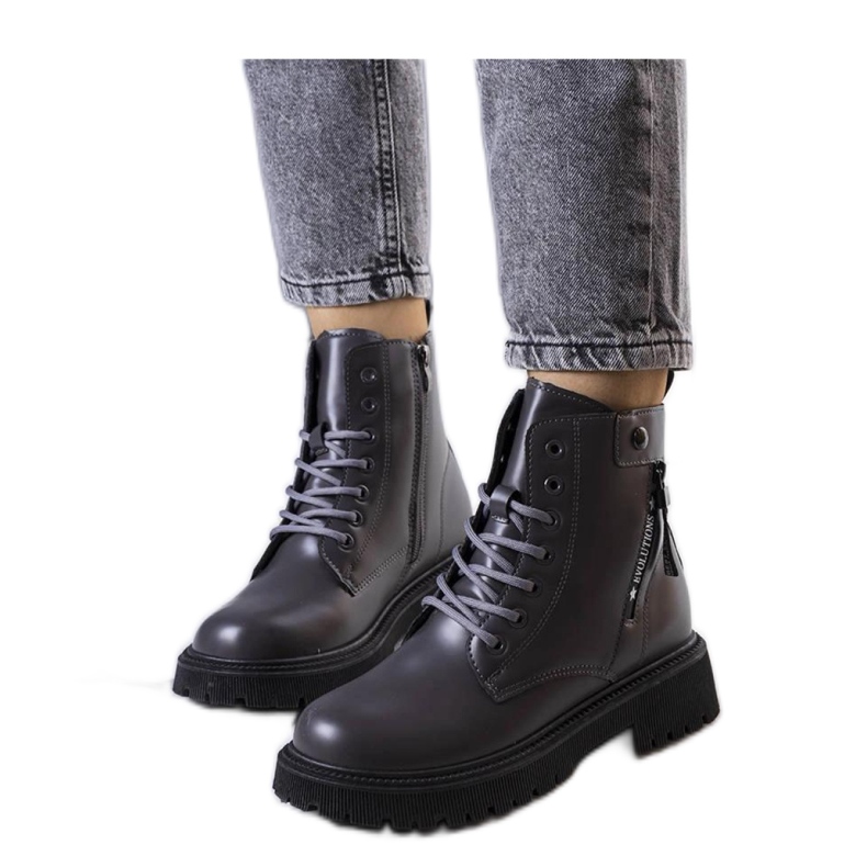 Szare ocieplane traperki