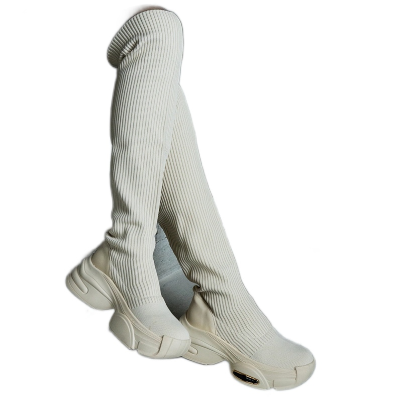 Beżowe wsuwane kozaki z elastyczną cholewką na masywnej podeszwie beżowy