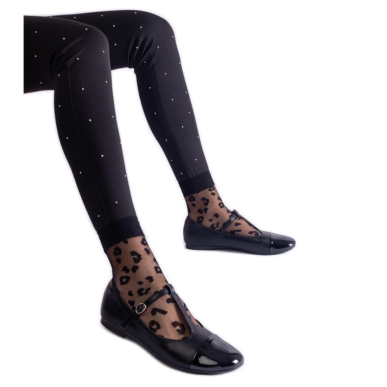 Czarne balerinki z lakierowanym noskiem zapinane na sprzączkę