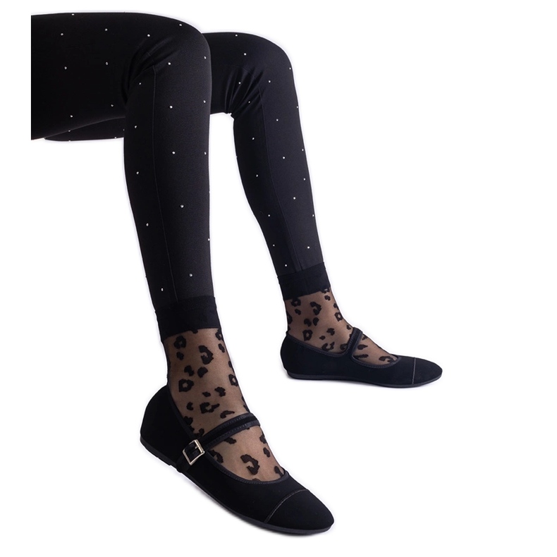 Czarne balerinki o matowym wykończeniu zapinane na sprzączkę