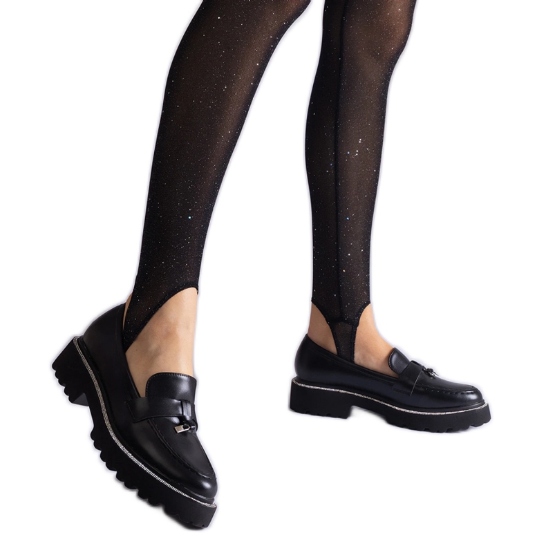 Czarne mokasyny z eko skóry z ozdobą