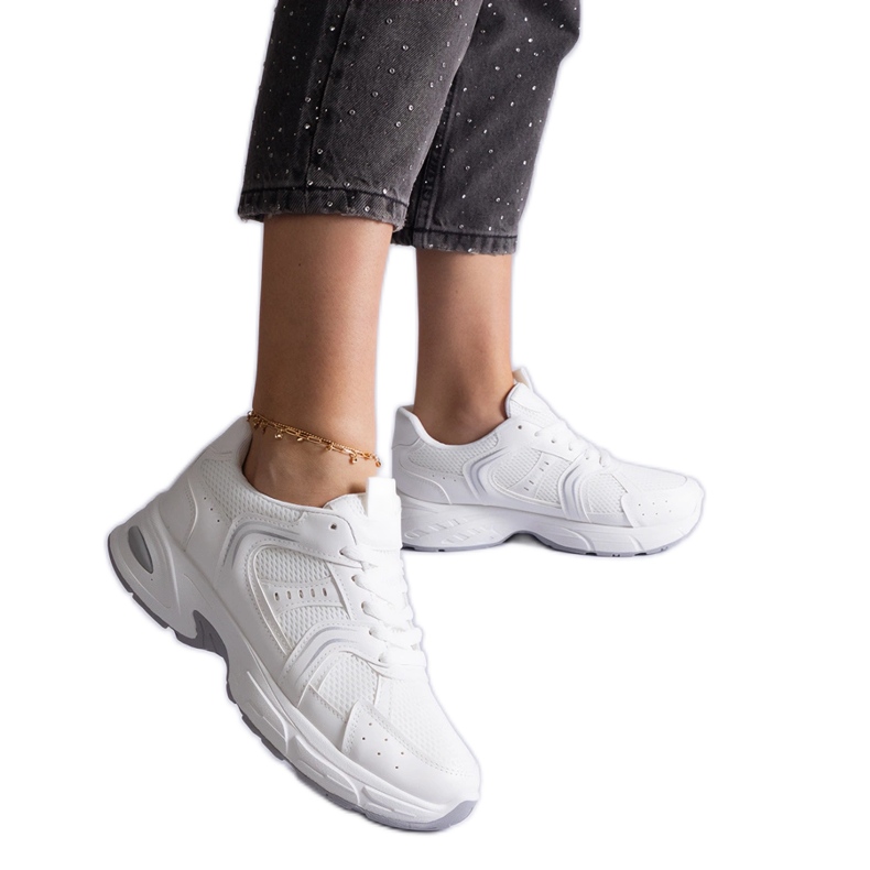 Białe sneakersy sportowe