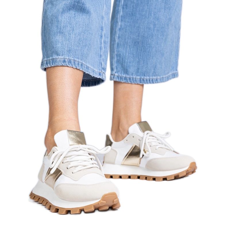 Beżowe sneakersy z widocznym protektorem beżowy