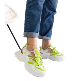 Białe sneakersy sportowe
