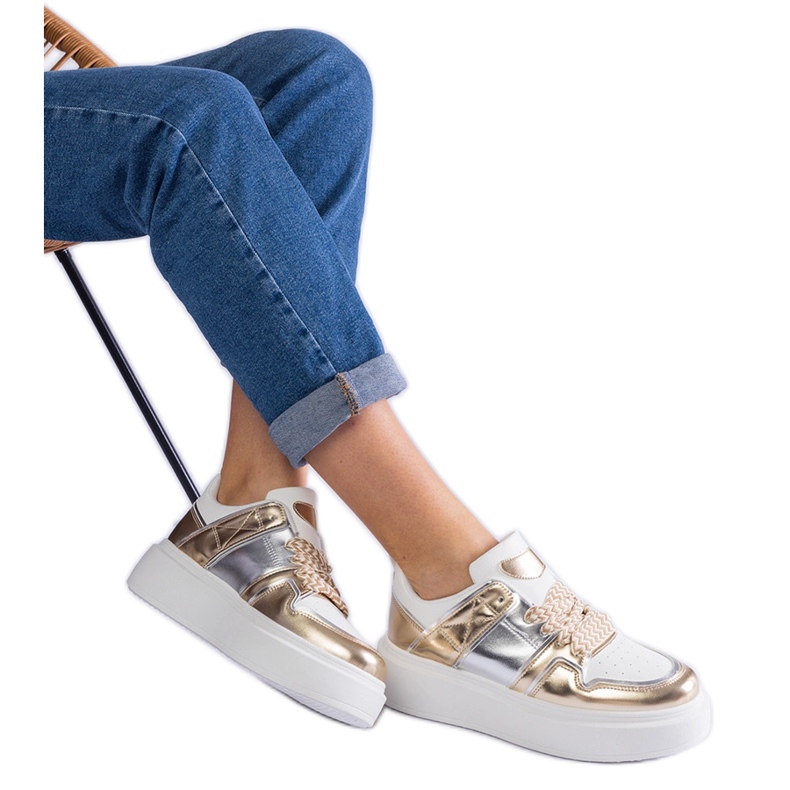 Złote sneakersy ze srebrnymi wstawkami złoty