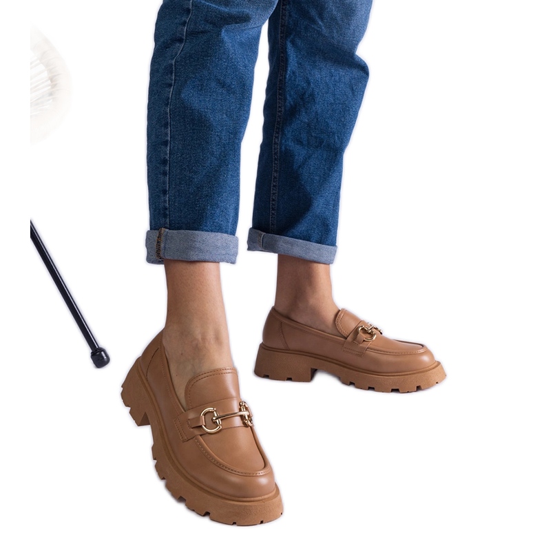 Brązowe mokasyny z eko skóry ze złotym zdobieniem beżowy