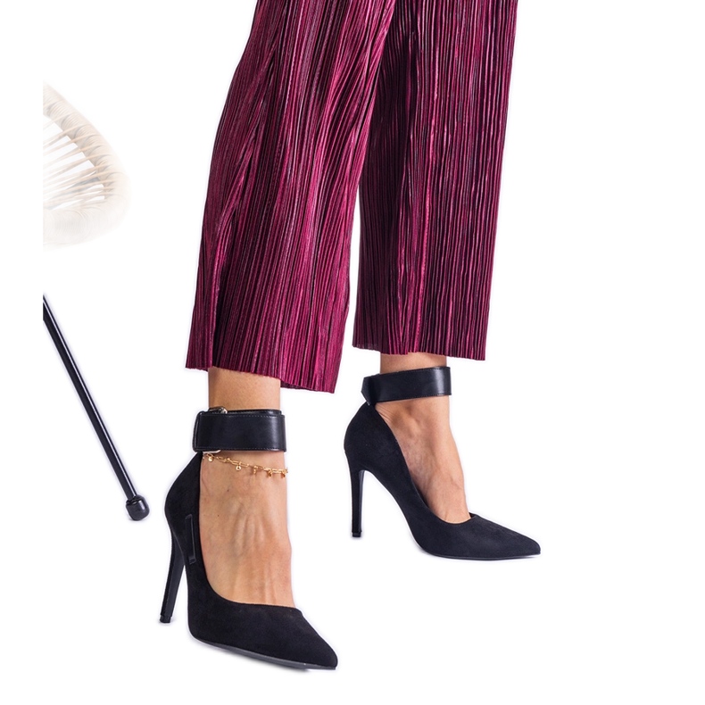 Czarne czółenka na szpilce z ekoskóry zamszowej