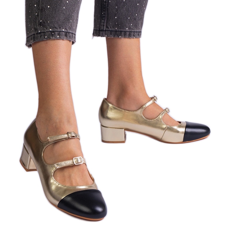 Złote czółenka na słupku z czarnym noskiem złoty