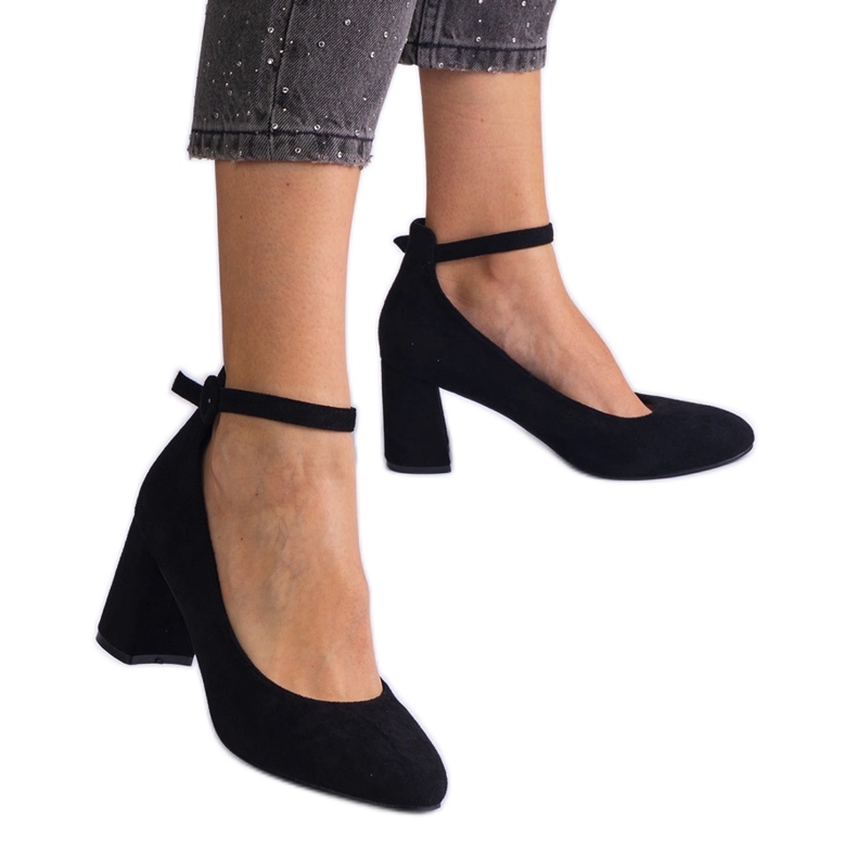 Czarne czółenka na słupku z eko-skóry zamszowej