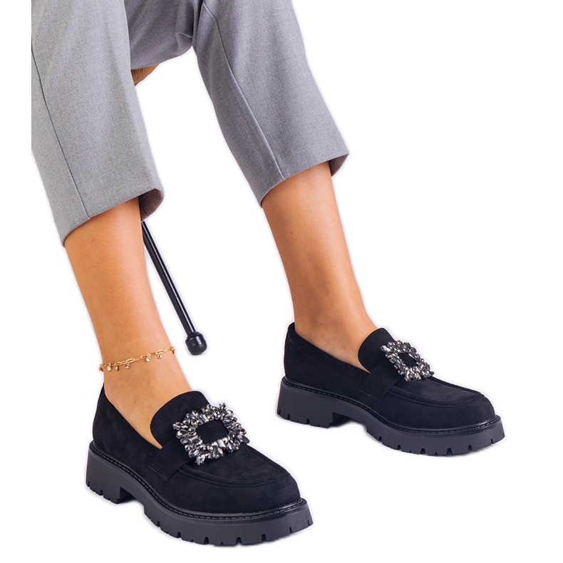 Czarne damskie mokasyny z ekozamszu z elegancką ozdobą