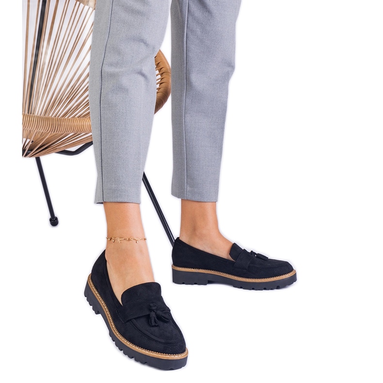 Czarne damskie mokasyny z ekozamszu z frędzlami