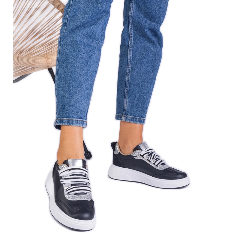 Czarne sneakersy damskie zdobione brokatem