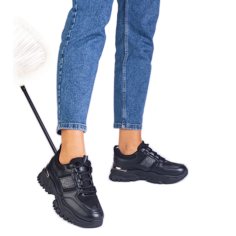 Czarne sneakersy damskie zdobione brokatem
