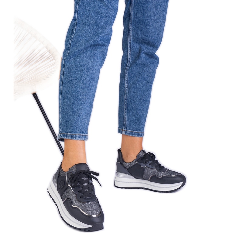 Czarne sneakersy damskie zdobione brokatem