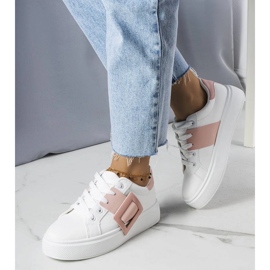 D/GMR Białe sneakersy zdobione różową klamerką Toni