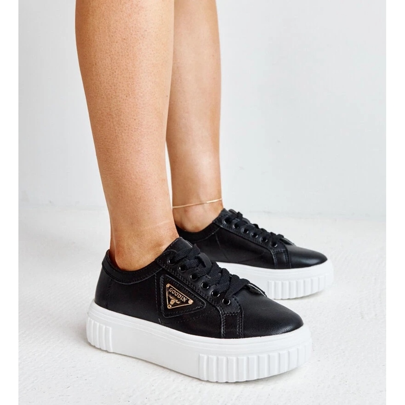 Czarne skórzane sneakersy na grubej podeszwie Attia