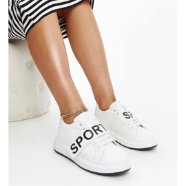 Białe sneakersy na platformie Ayna