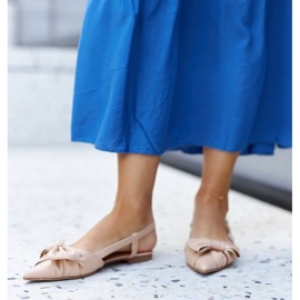 Balerinki ze szpiczastym noskiem i kokardą Barira beżowy