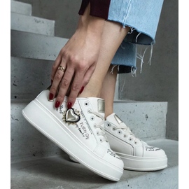 D/CEO Beżowe sneakersy ozdobione naszywką i napisami na platformie Etara beżowy