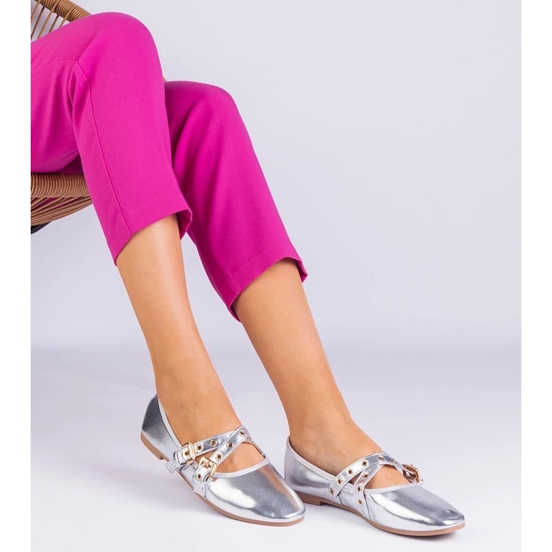 D/CEO Srebrne balerinki z ekoskóry zdobione klamrami Emmarino srebrny