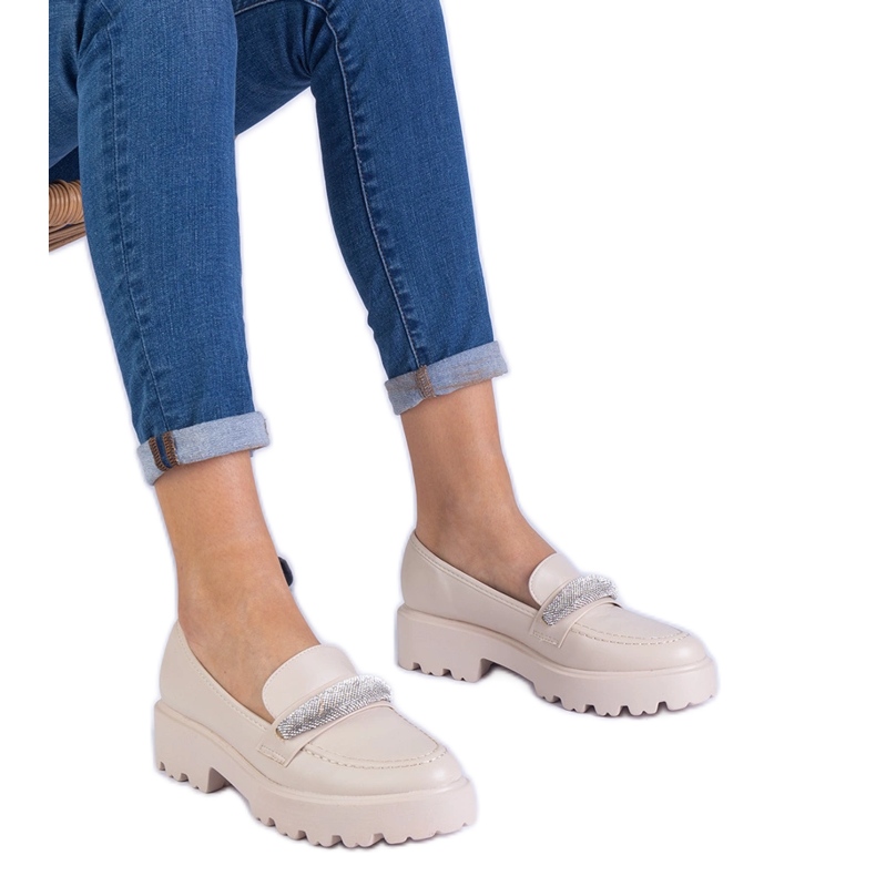 Beżowe mokasyny damskie zdobione cyrkoniami beżowy