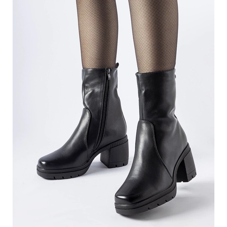 D/CEO Czarne ocieplane botki na słupku Agordino