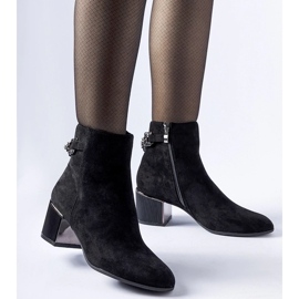 D/CEO Czarne botki z łańcuszkiem eko-zamsz Fenughedu