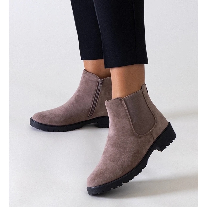 D/CEO Brązowe klasyczne casualowe botki z eko-zamsz Salara