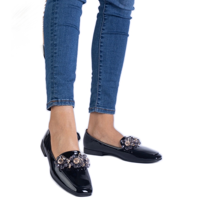 Czarne lakierowane mokasyny z kryształkami