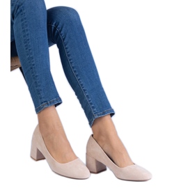 Beżowe czółenka z ekozamszu na słupku beżowy