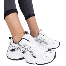 Czarne sneakersy damskie na masywnej podeszwie białe