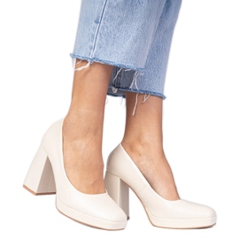 Beżowe czółenka na masywnym słupku z kwadratowym noskiem beżowy