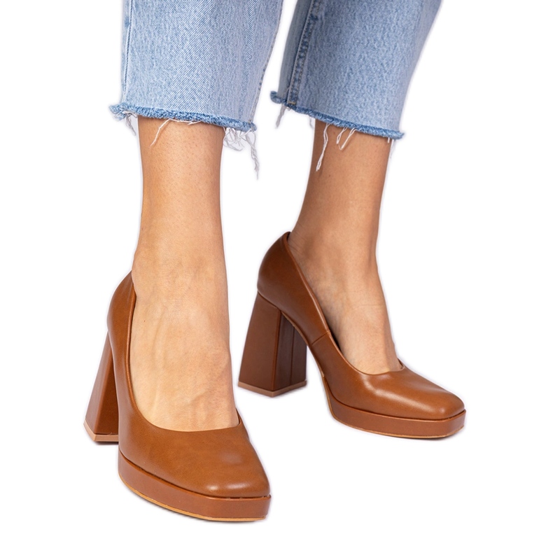 Brązowe czółenka na masywnym słupku z kwadratowym noskiem