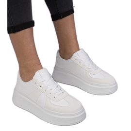 Białe sneakersy trampki na platformie