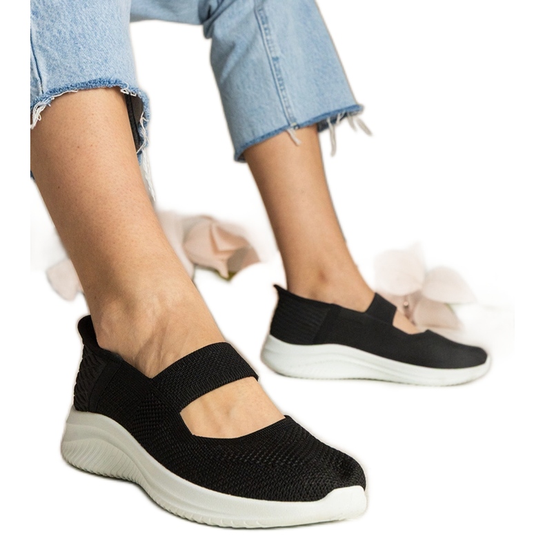 Czarne tenisówki damskie na tłoczonej podeszwie