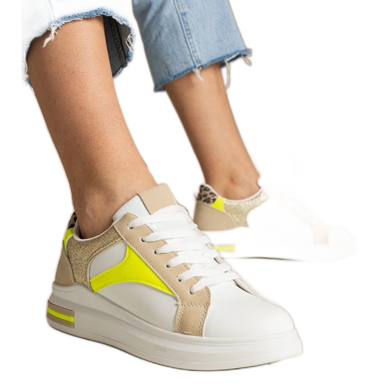 Białe sneakersy damskie z dodatkiem brokatu i panterki