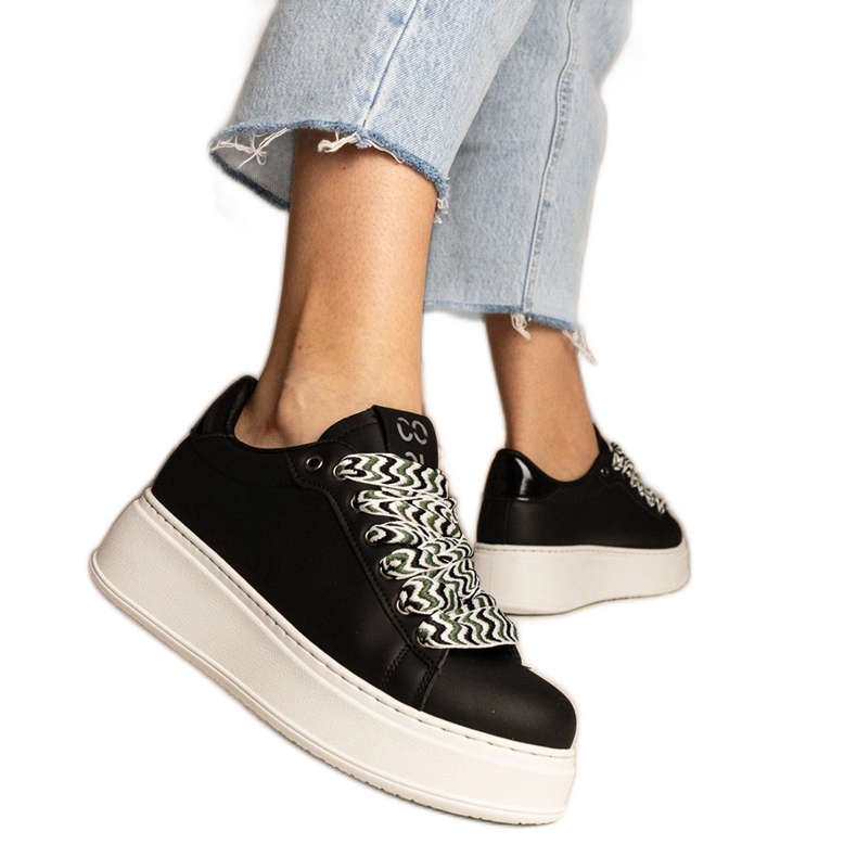 Czarne sneakersy damskie z masywnym sznurowaniem=
