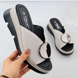 Skórzane klapki damskie na koturnie ażurowe beżowe S.Barski LR51-662 beżowy