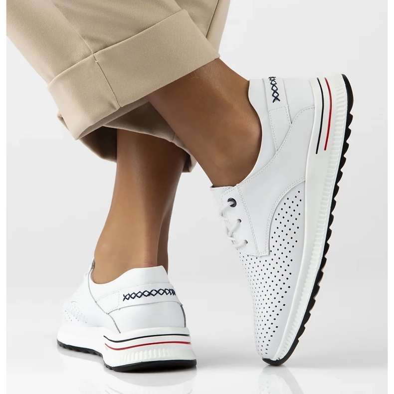 Skórzane sneakersy Filippo DP6022/25 białe