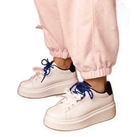 Białe sneakersy sportowe na platformie