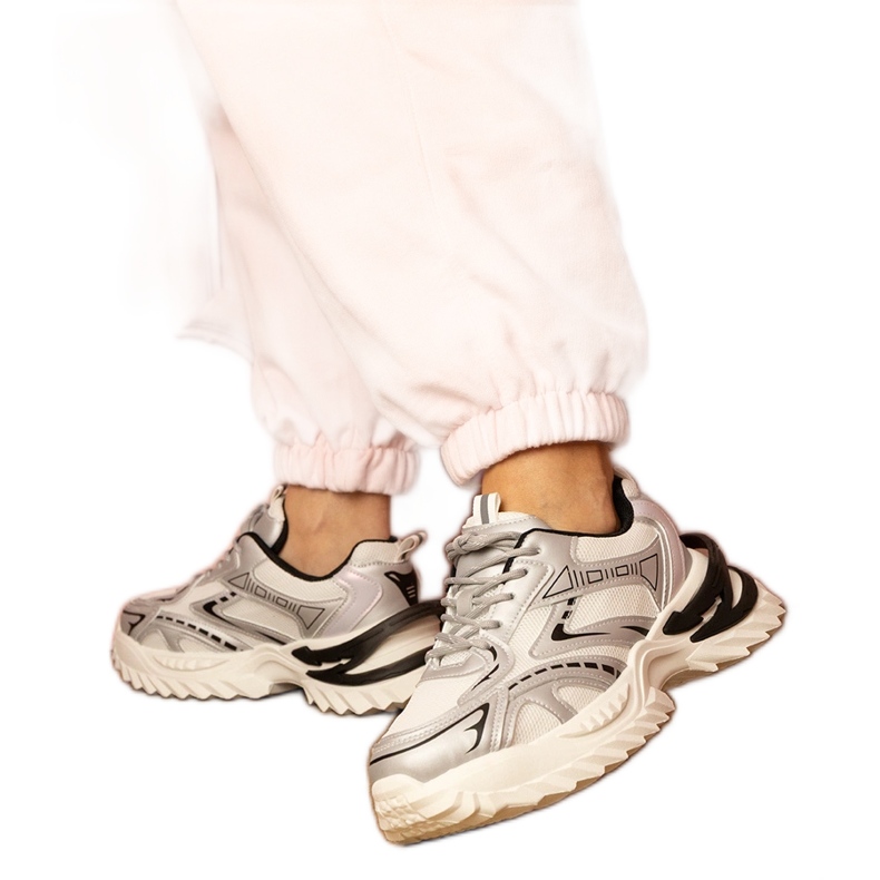 Srebrne sneakersy sportowe na grubej podeszwie srebrny
